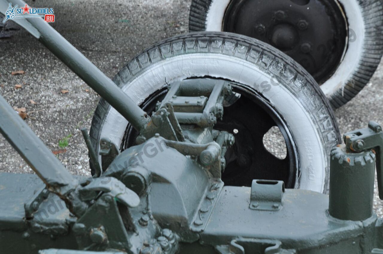 37-mm_AA-gun_61-K_33.jpg