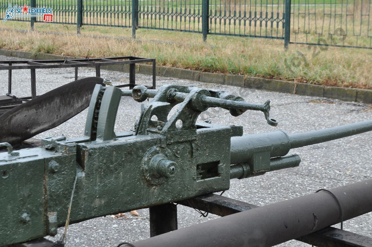 37-mm_AA-gun_tug_Gruz_19.jpg