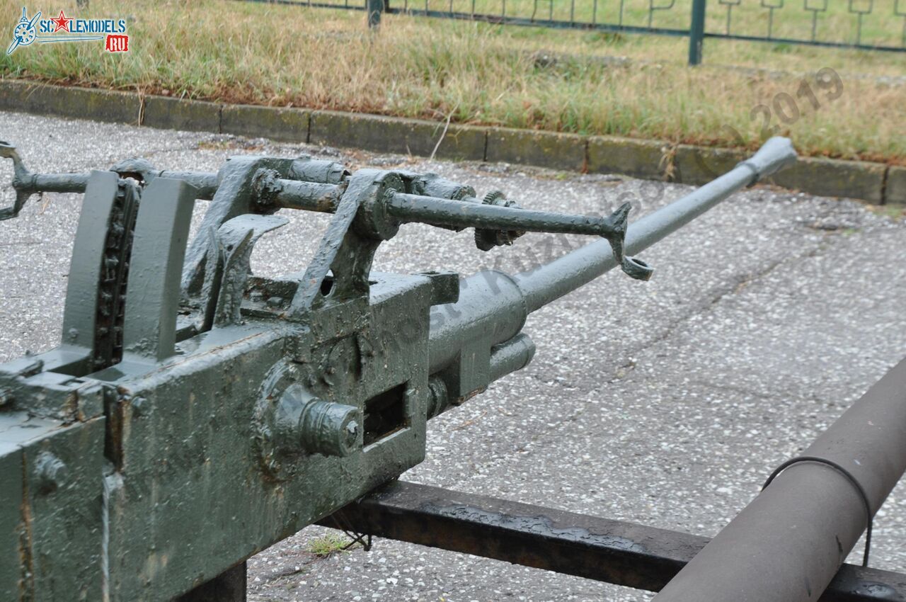 37-mm_AA-gun_tug_Gruz_22.jpg