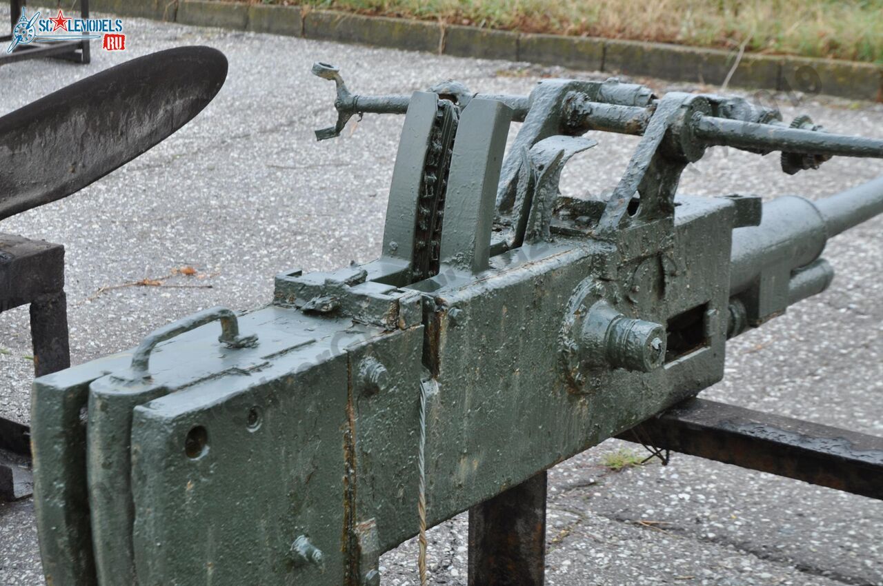 37-mm_AA-gun_tug_Gruz_24.jpg