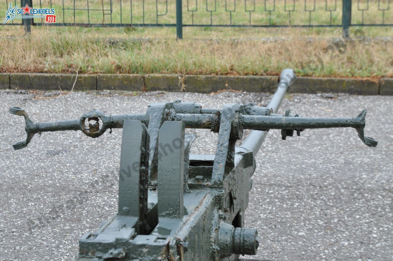 37-mm_AA-gun_tug_Gruz_26.jpg