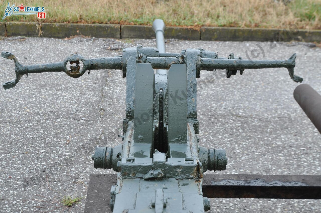 37-mm_AA-gun_tug_Gruz_29.jpg