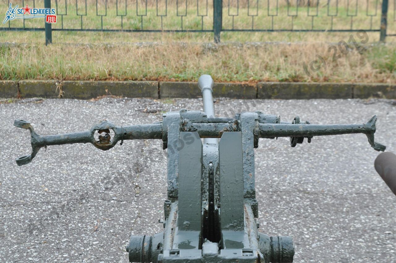 37-mm_AA-gun_tug_Gruz_30.jpg