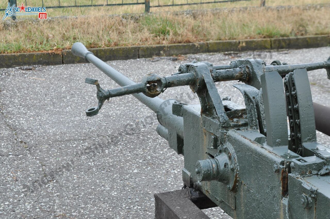 37-mm_AA-gun_tug_Gruz_39.jpg