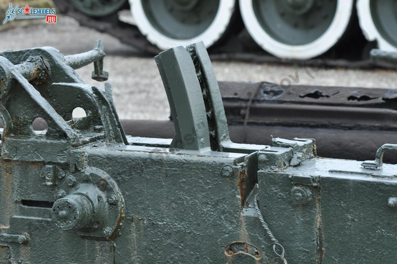 37-mm_AA-gun_tug_Gruz_54.jpg