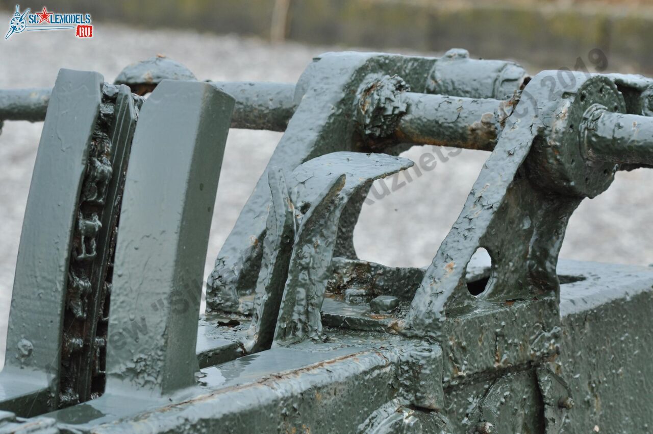 37-mm_AA-gun_tug_Gruz_69.jpg