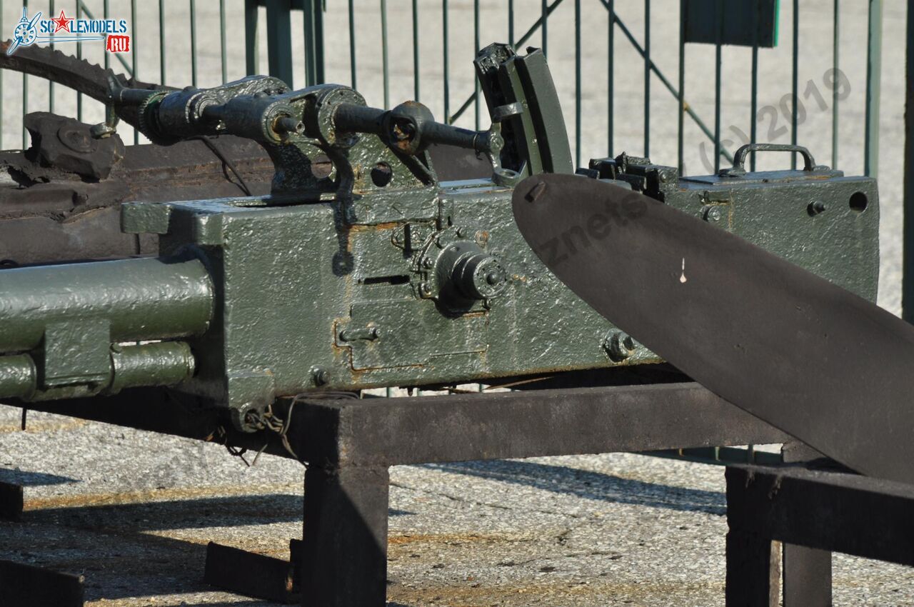 37-mm_AA-gun_tug_Gruz_8.jpg