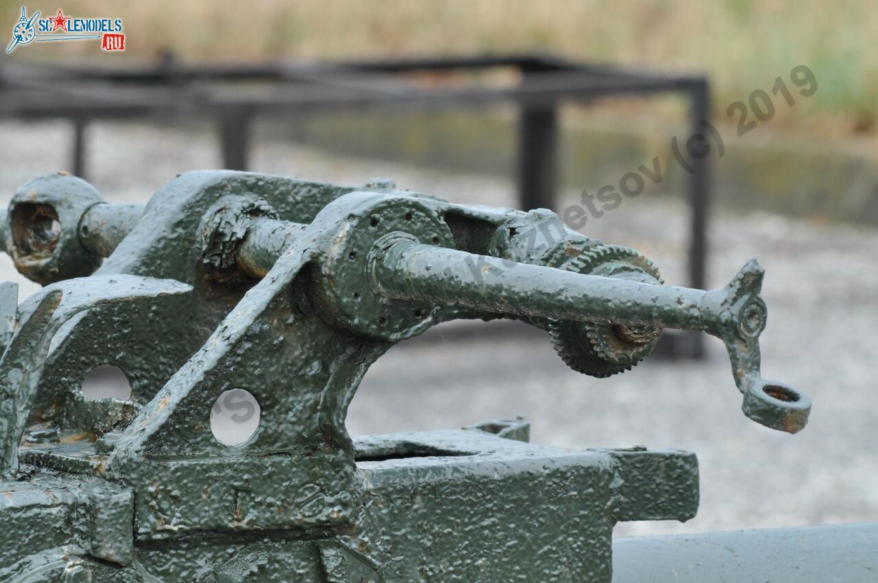 37-mm_AA-gun_tug_Gruz_89.jpg