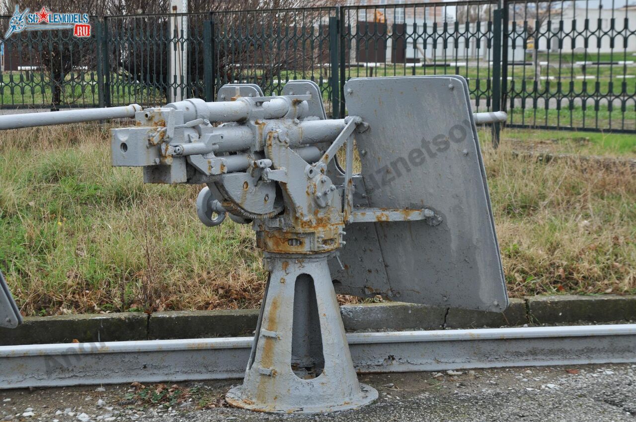 45-mm_AA-gun_21-KM_106.jpg