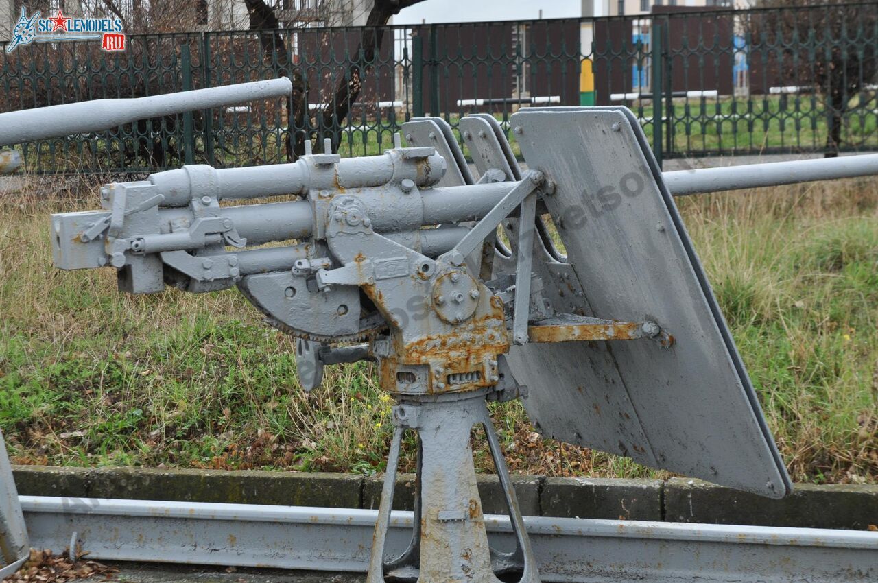 45-mm_AA-gun_21-KM_108.jpg