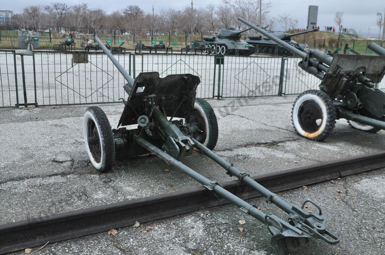 45-mm_anti-tank_gun_M-42_26.jpg