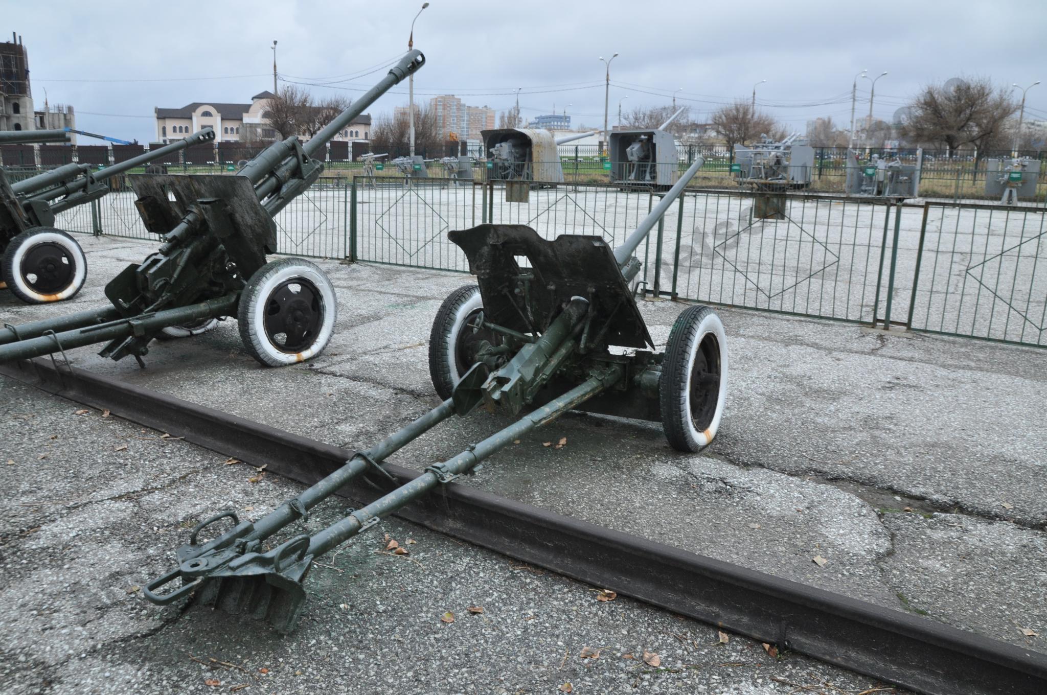 45-mm_anti-tank_gun_M-42_29.jpg