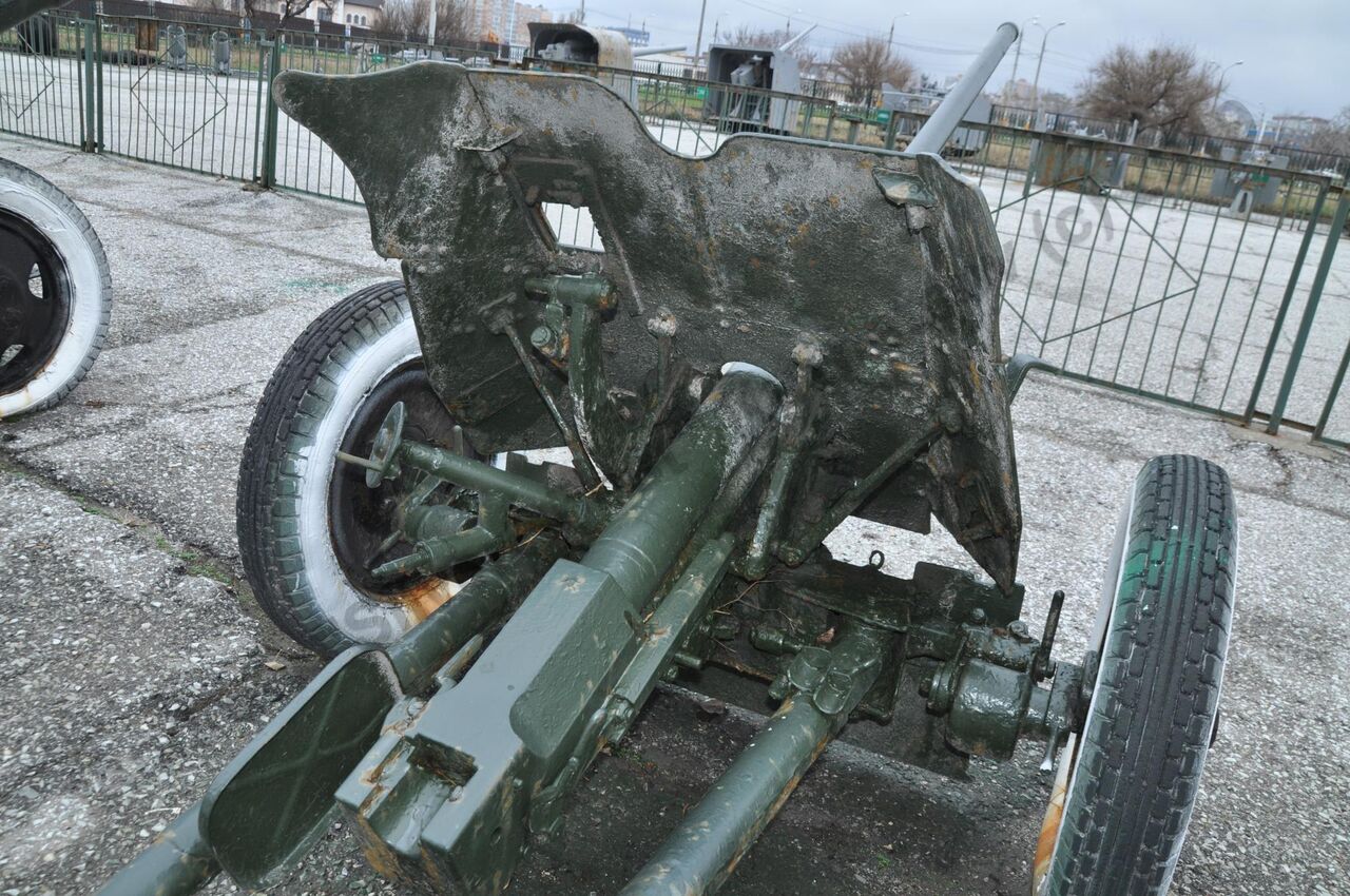 45-mm_anti-tank_gun_M-42_39.jpg