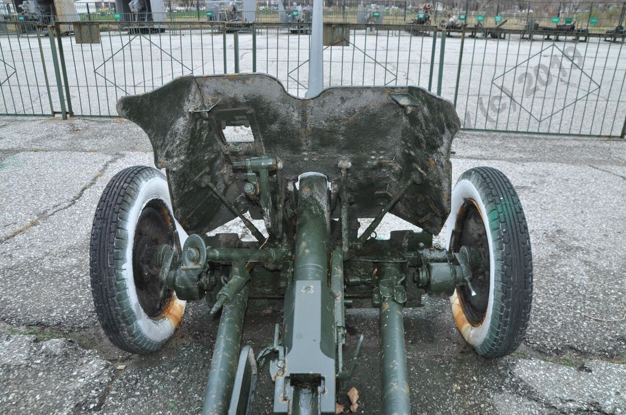 45-mm_anti-tank_gun_M-42_41.jpg