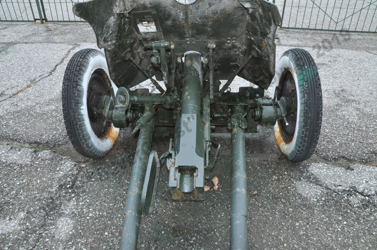 45-mm_anti-tank_gun_M-42_42.jpg