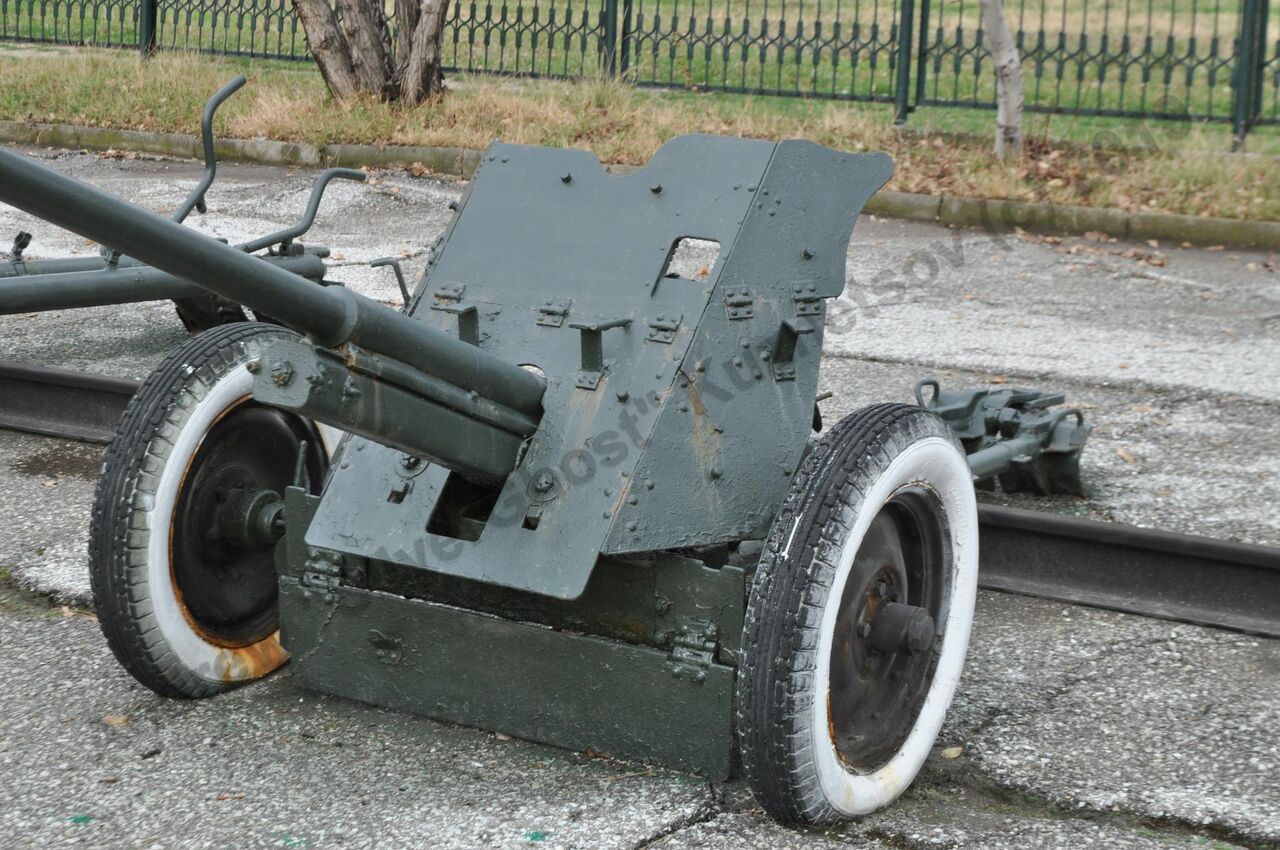 45-mm_anti-tank_gun_M-42_5.jpg