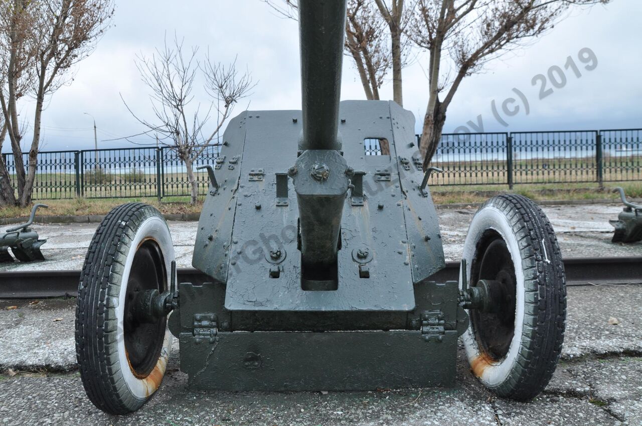 45-mm_anti-tank_gun_M-42_65.jpg