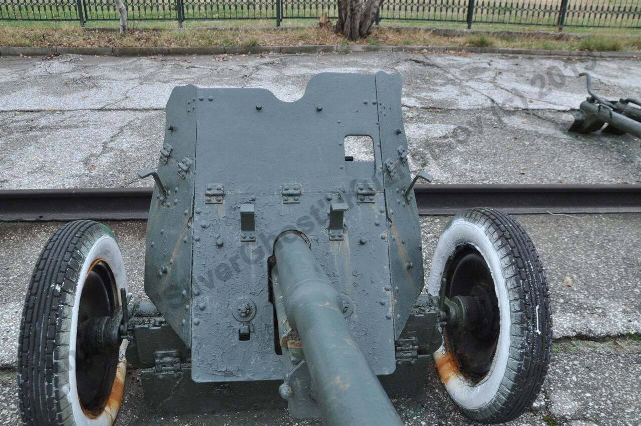 45-mm_anti-tank_gun_M-42_66.jpg