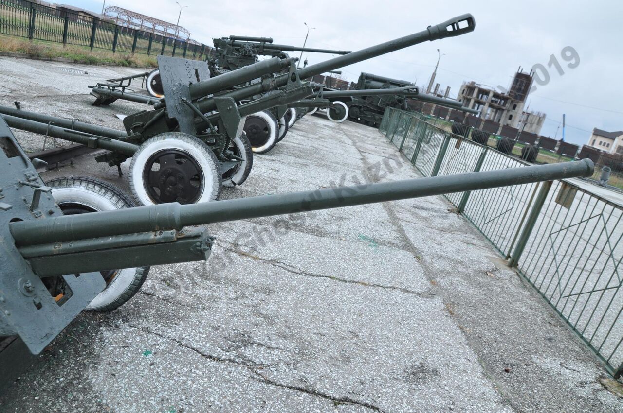 45-mm_anti-tank_gun_M-42_68.jpg