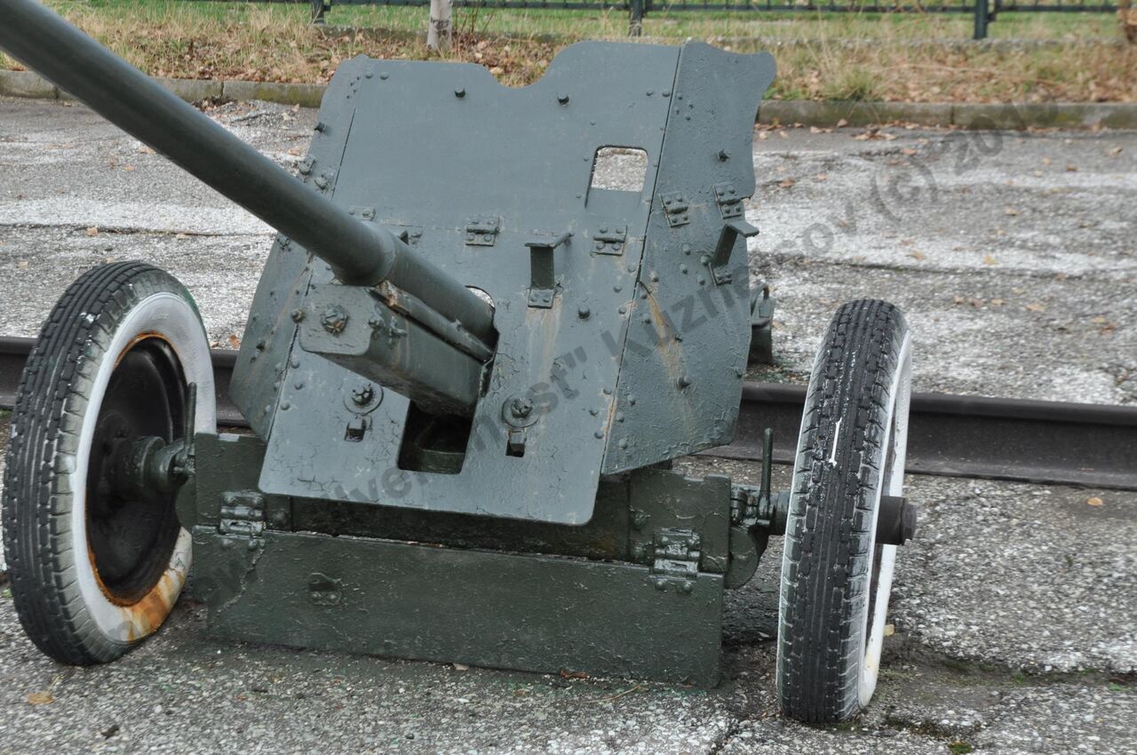 45-mm_anti-tank_gun_M-42_7.jpg