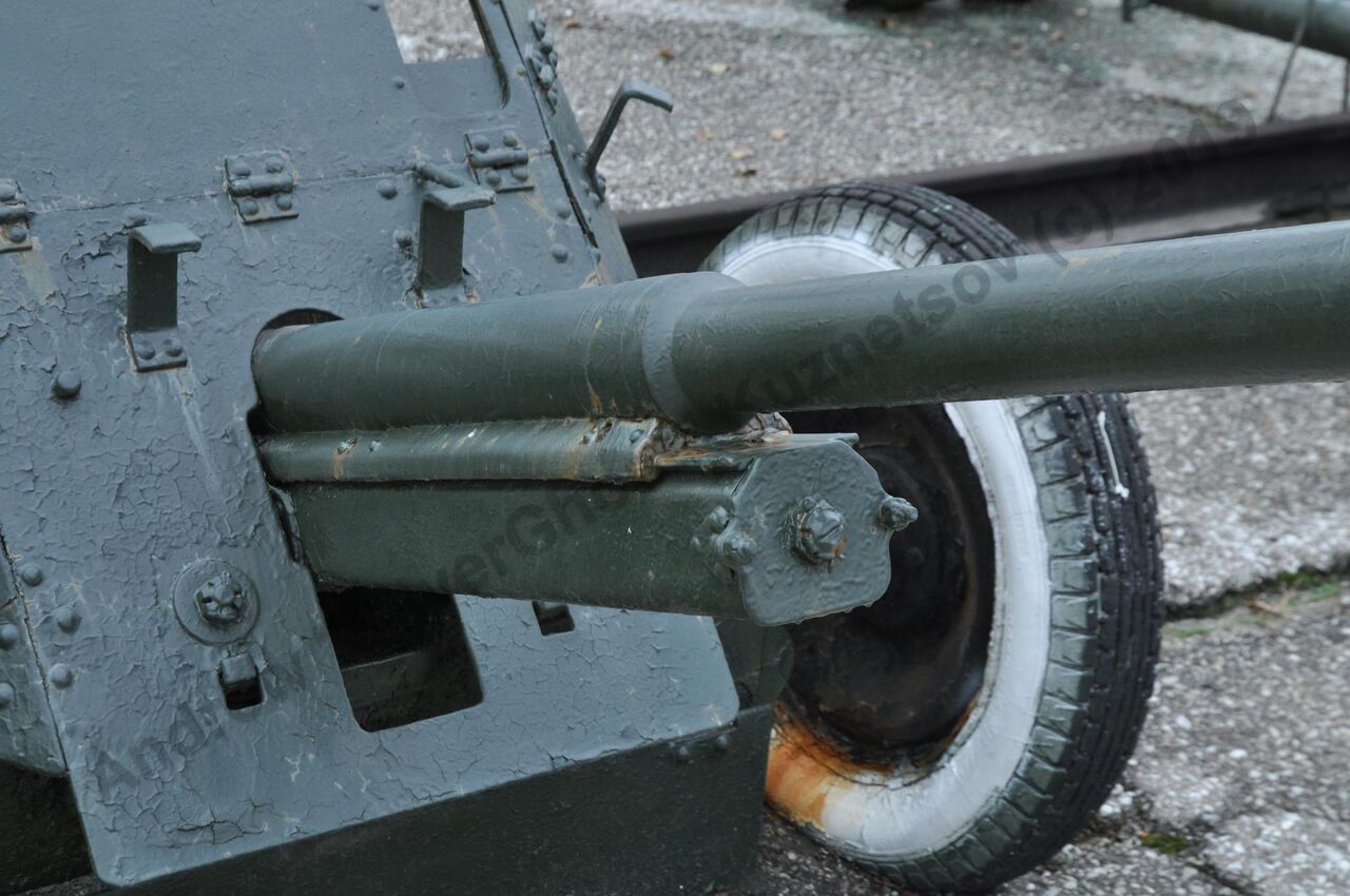 45-mm_anti-tank_gun_M-42_70.jpg