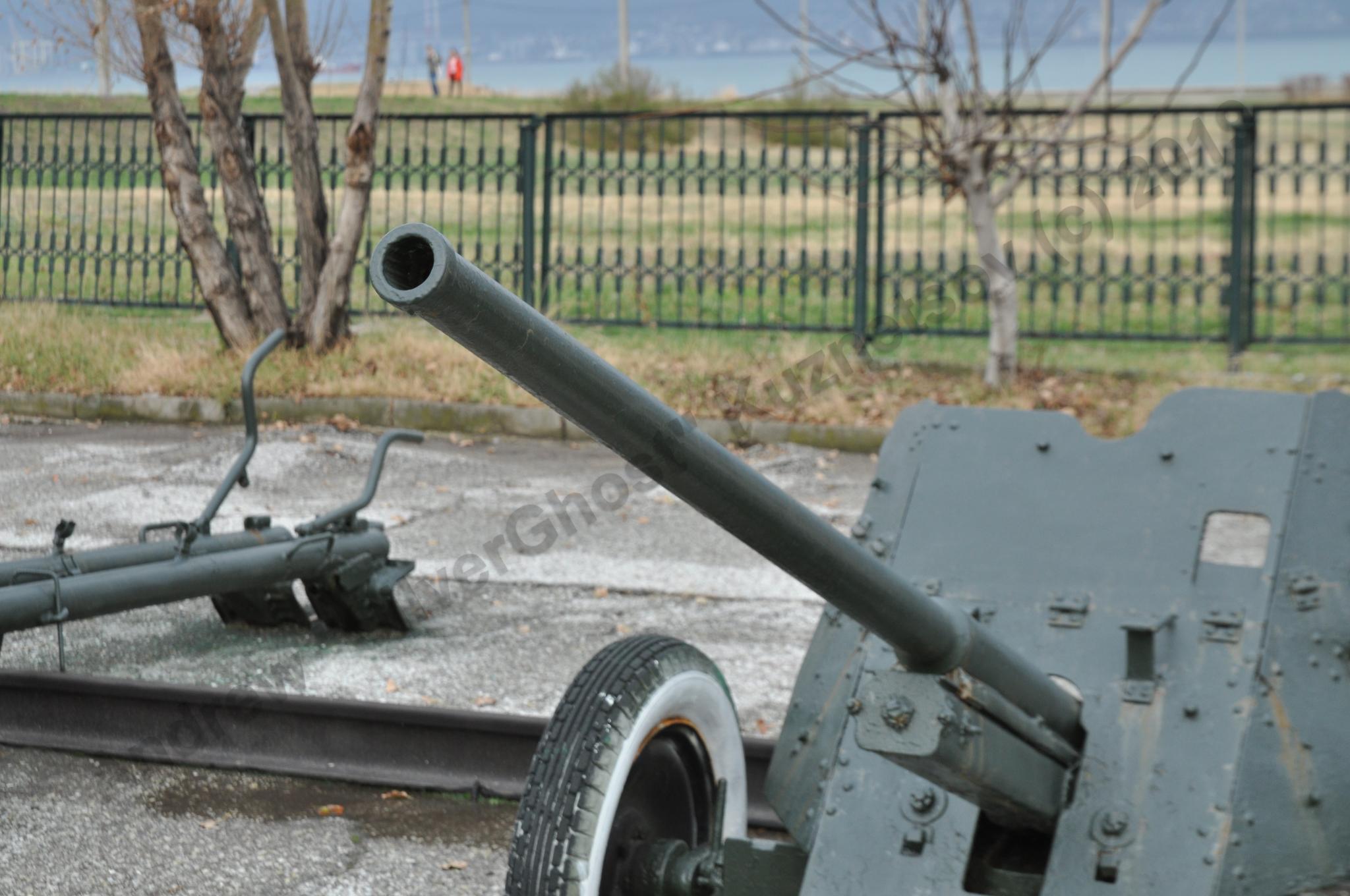 45-mm_anti-tank_gun_M-42_8.jpg