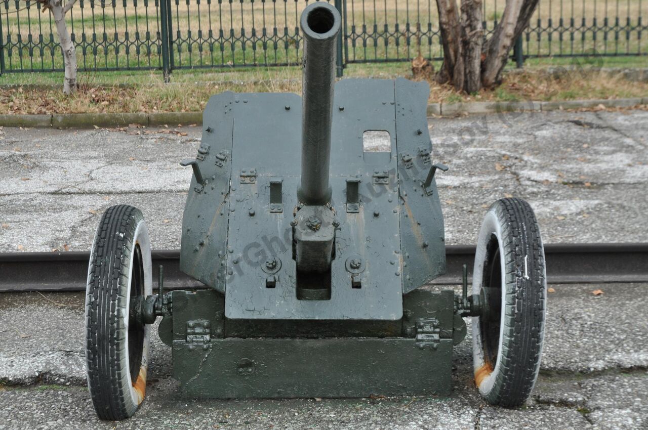 45-mm_anti-tank_gun_M-42_9.jpg