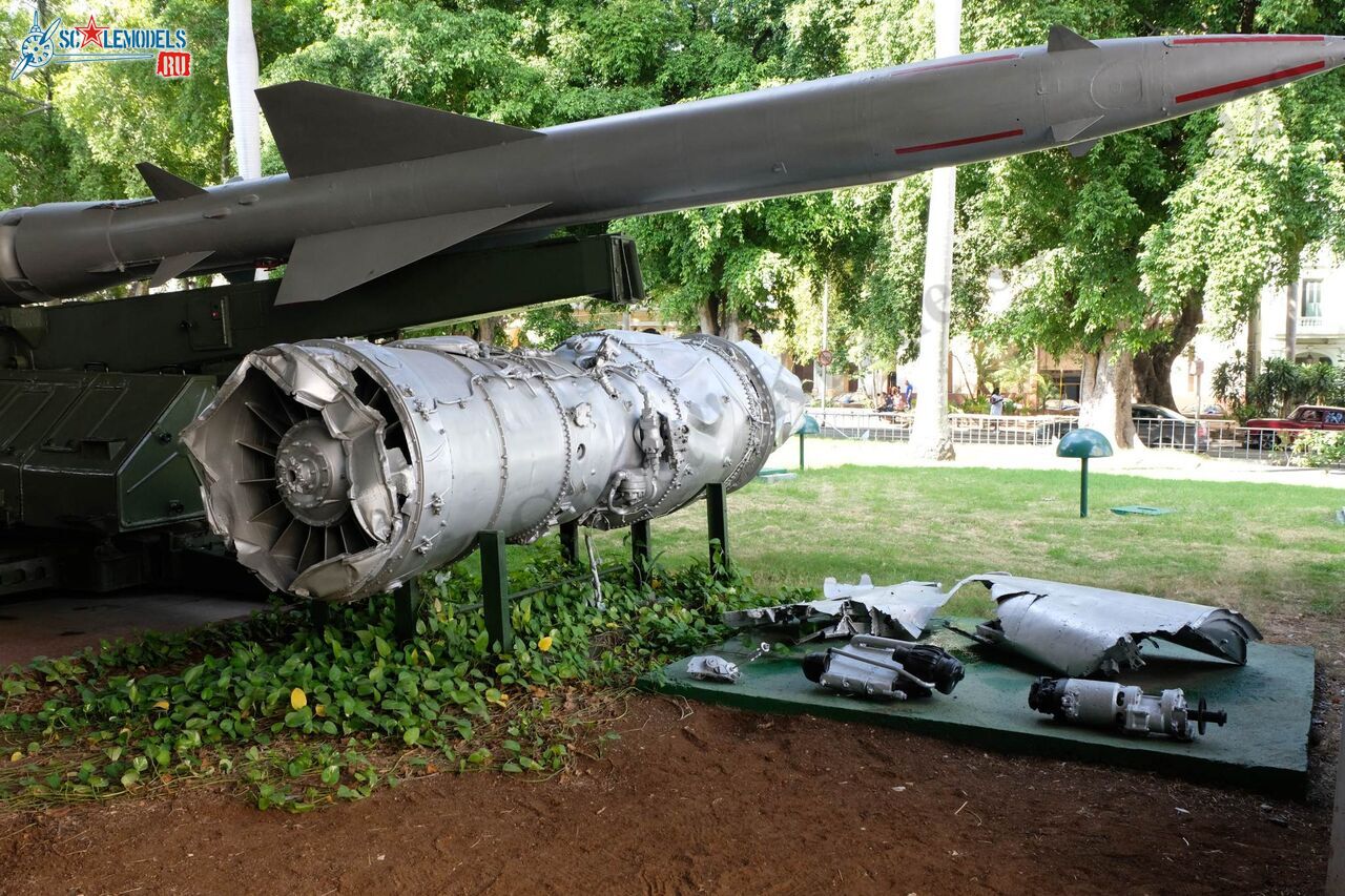 Lockheed_U-2F_wreck_4.jpg