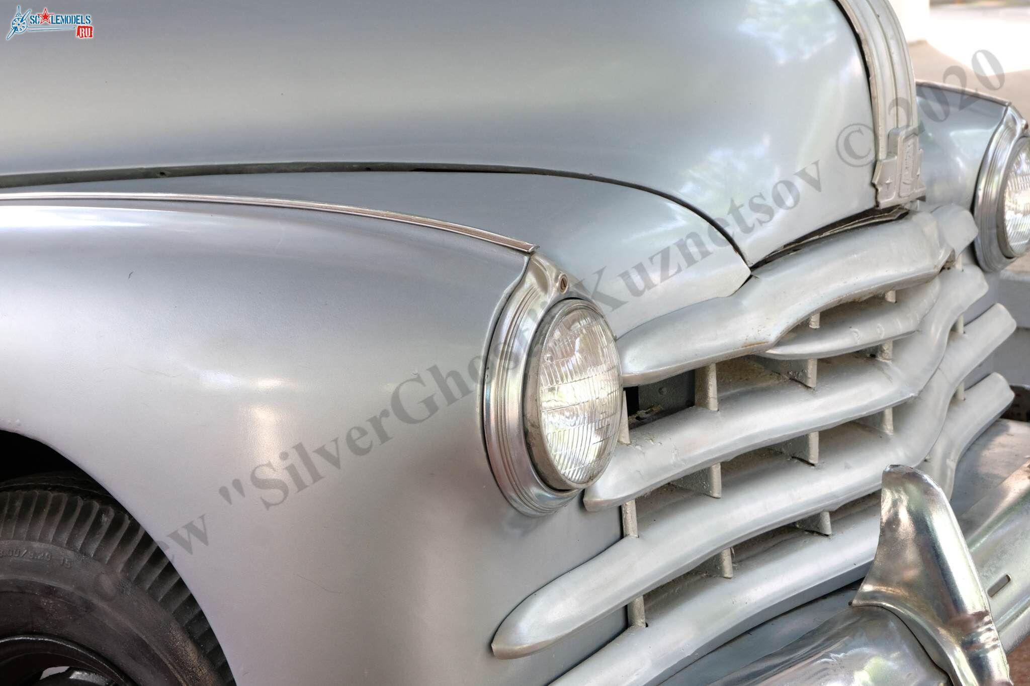 Pontiac_Steamliner_sedan_1948_118.jpg