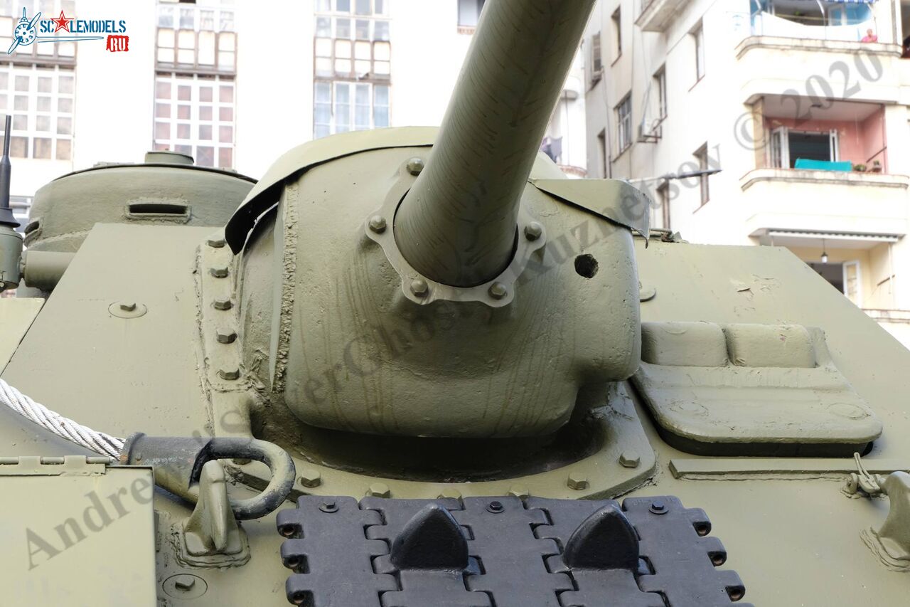 SU-100_Cuba_16.jpg