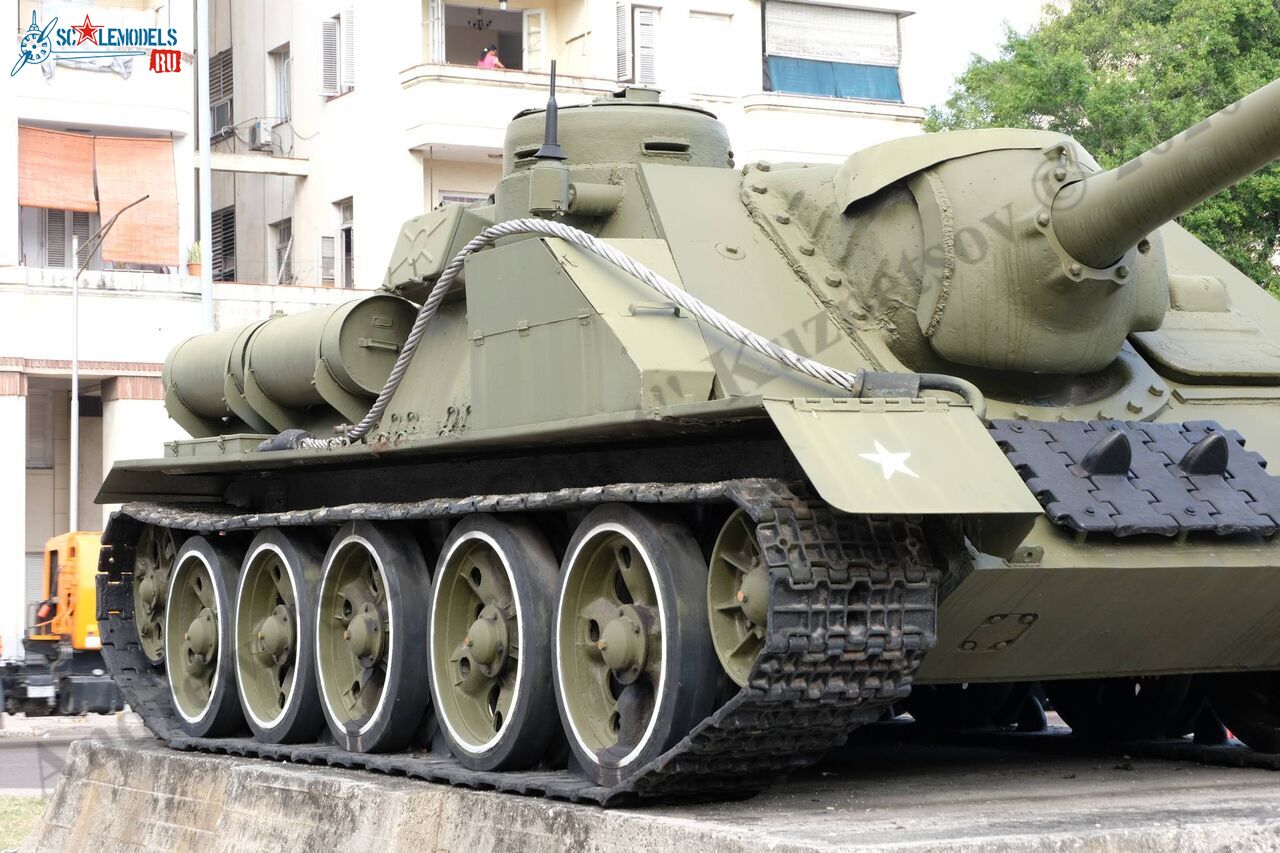 SU-100_Cuba_5.jpg