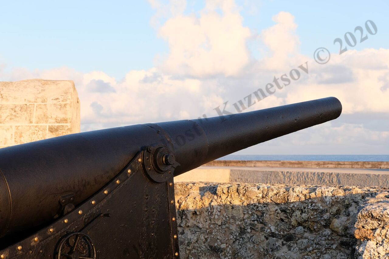 Spain_fortress_gun_1890_105.jpg