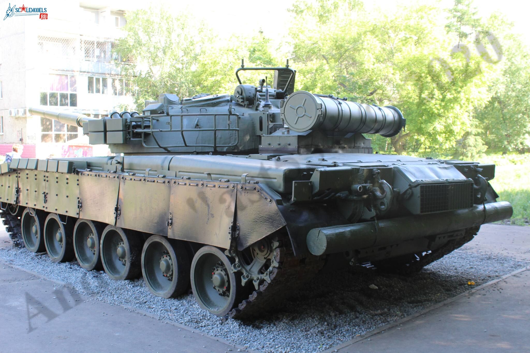 T-80BV_Omsk_83.jpg