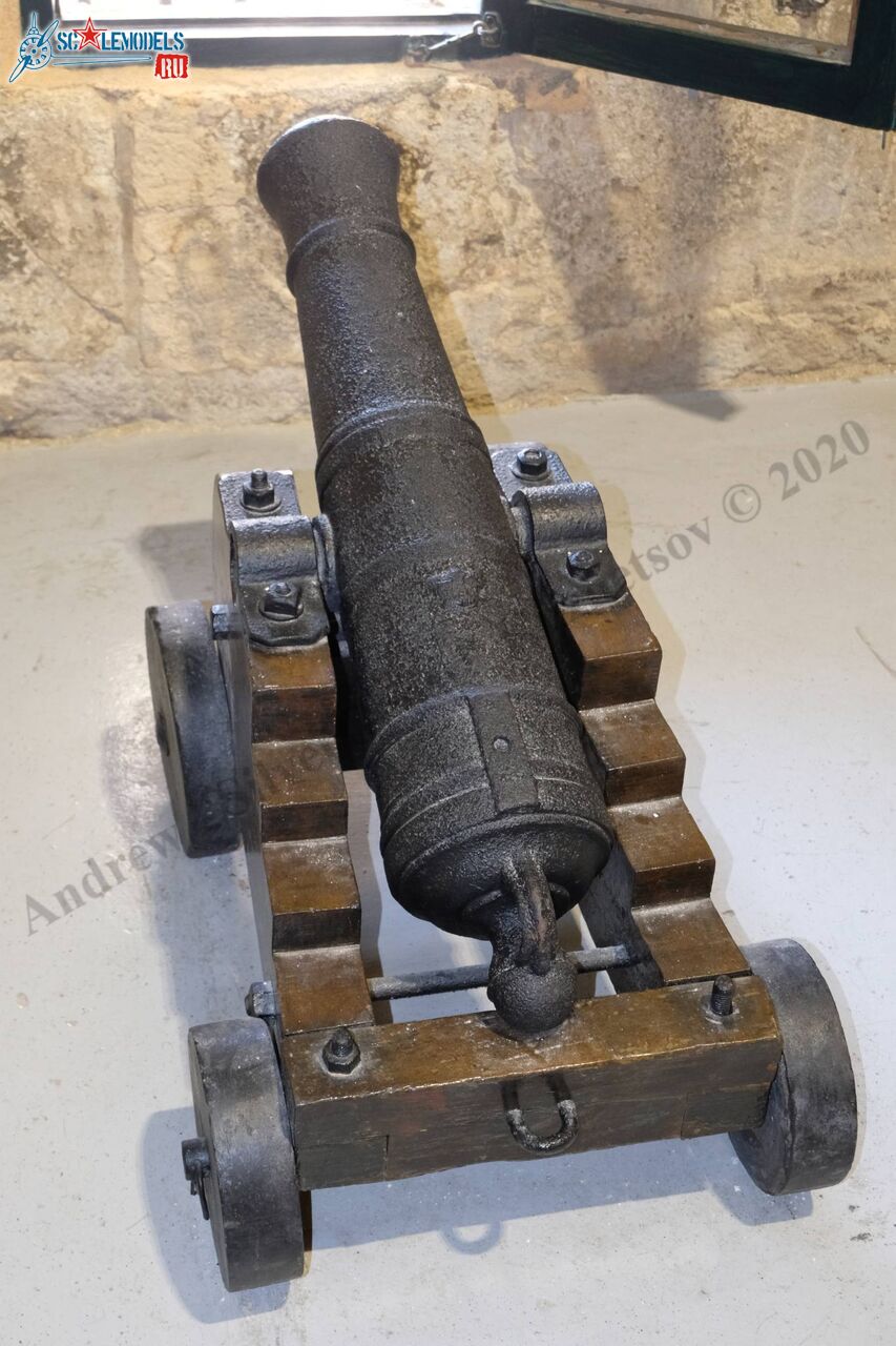 2-pound_spain_gun_10.jpg