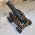 2-pound_spain_gun_5.jpg