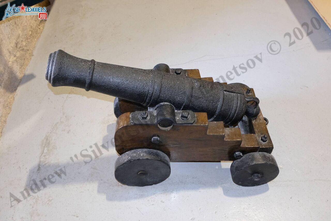 2-pound_spain_gun_6.jpg