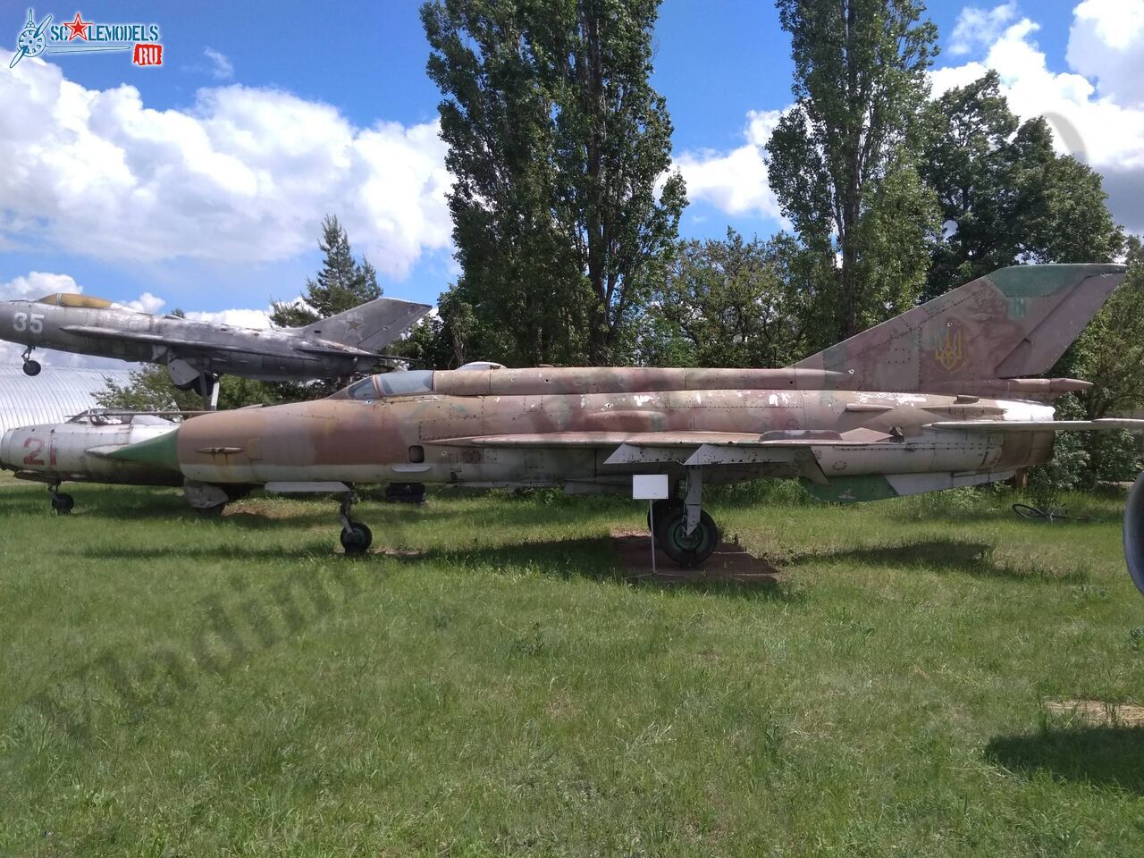 MiG-21SM_Lugansk_0.jpg