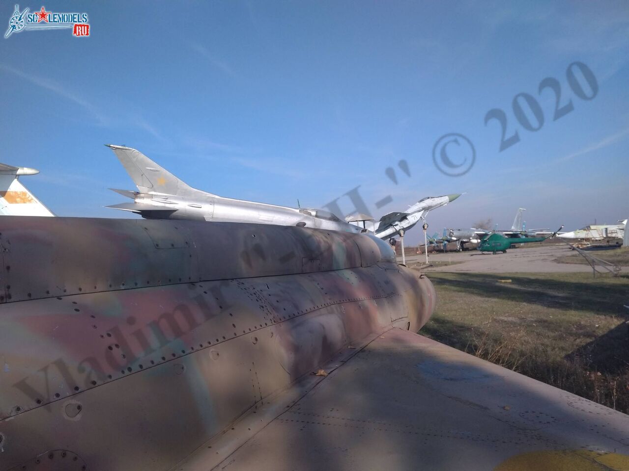 MiG-21SM_Lugansk_16.jpg