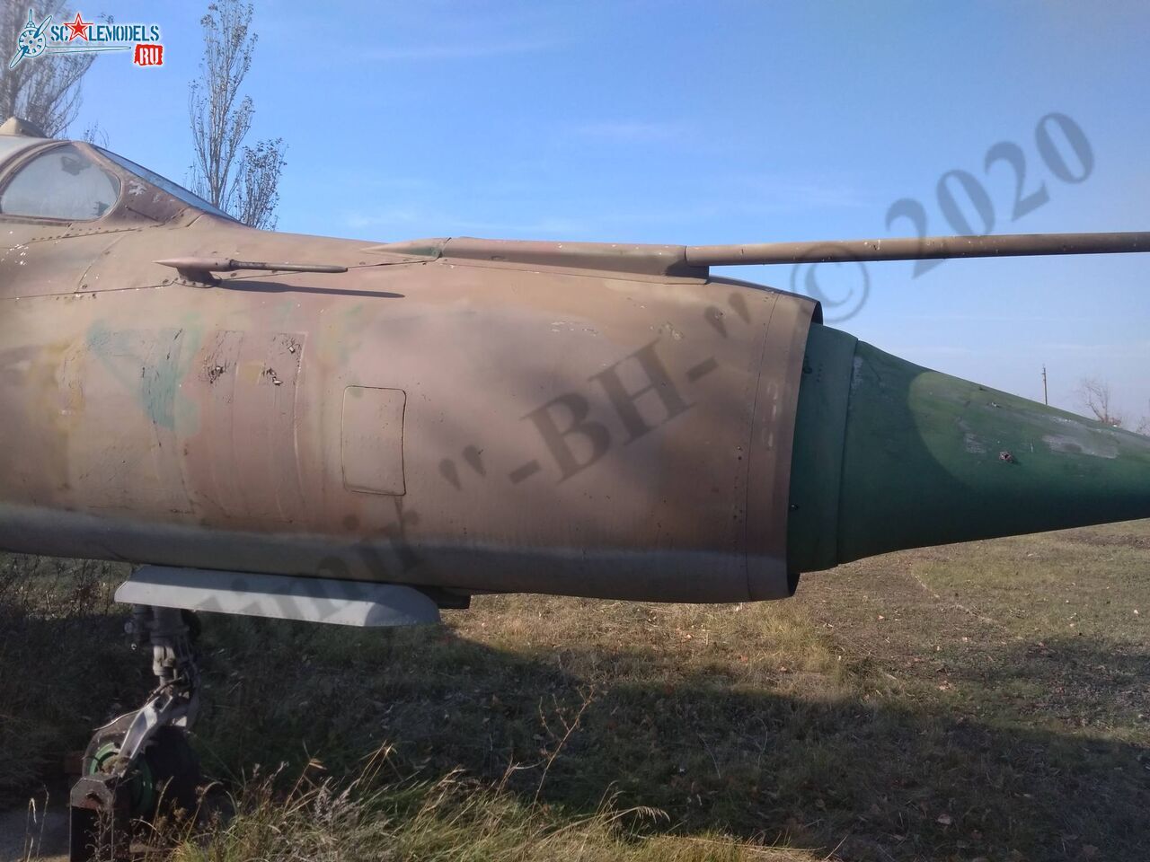 MiG-21SM_Lugansk_2.jpg