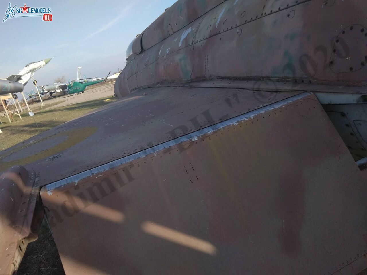 MiG-21SM_Lugansk_25.jpg