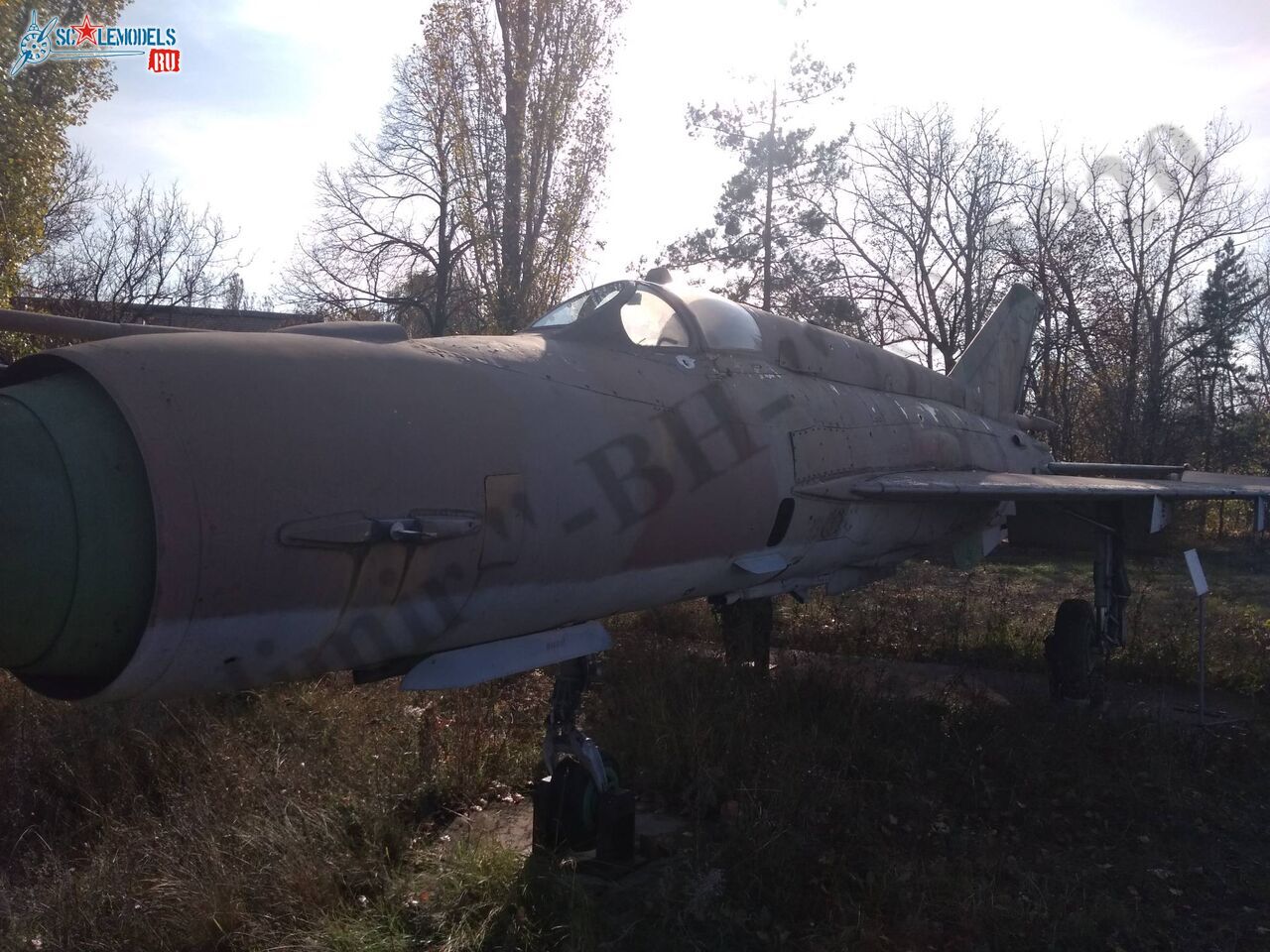 MiG-21SM_Lugansk_34.jpg