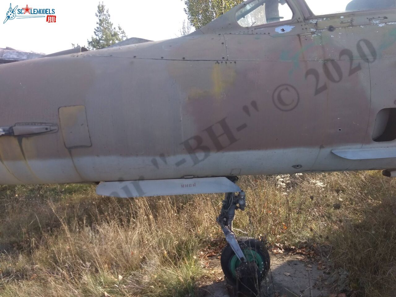 MiG-21SM_Lugansk_35.jpg