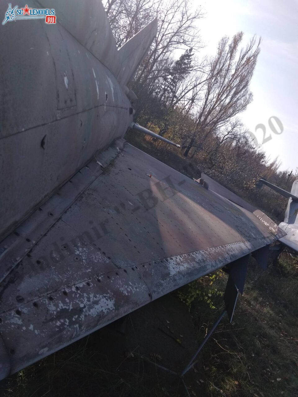 MiG-21SM_Lugansk_37.jpg