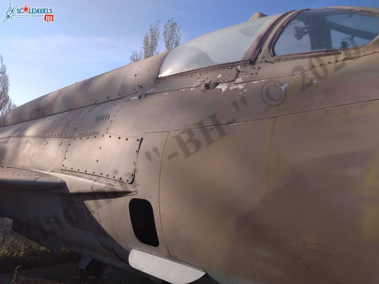 MiG-21SM_Lugansk_4.jpg