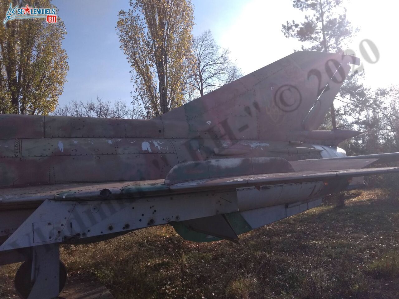 MiG-21SM_Lugansk_44.jpg