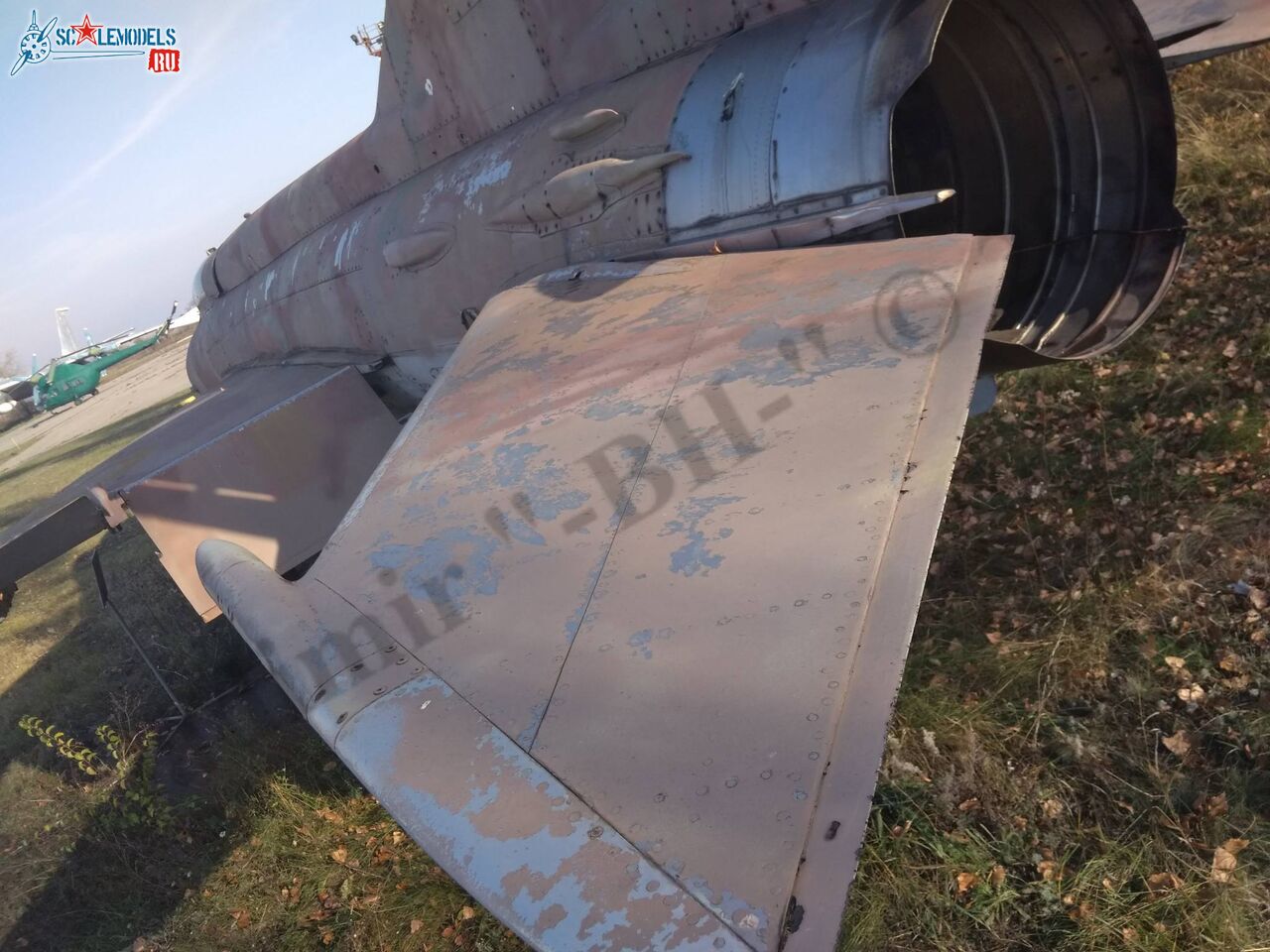 MiG-21SM_Lugansk_48.jpg