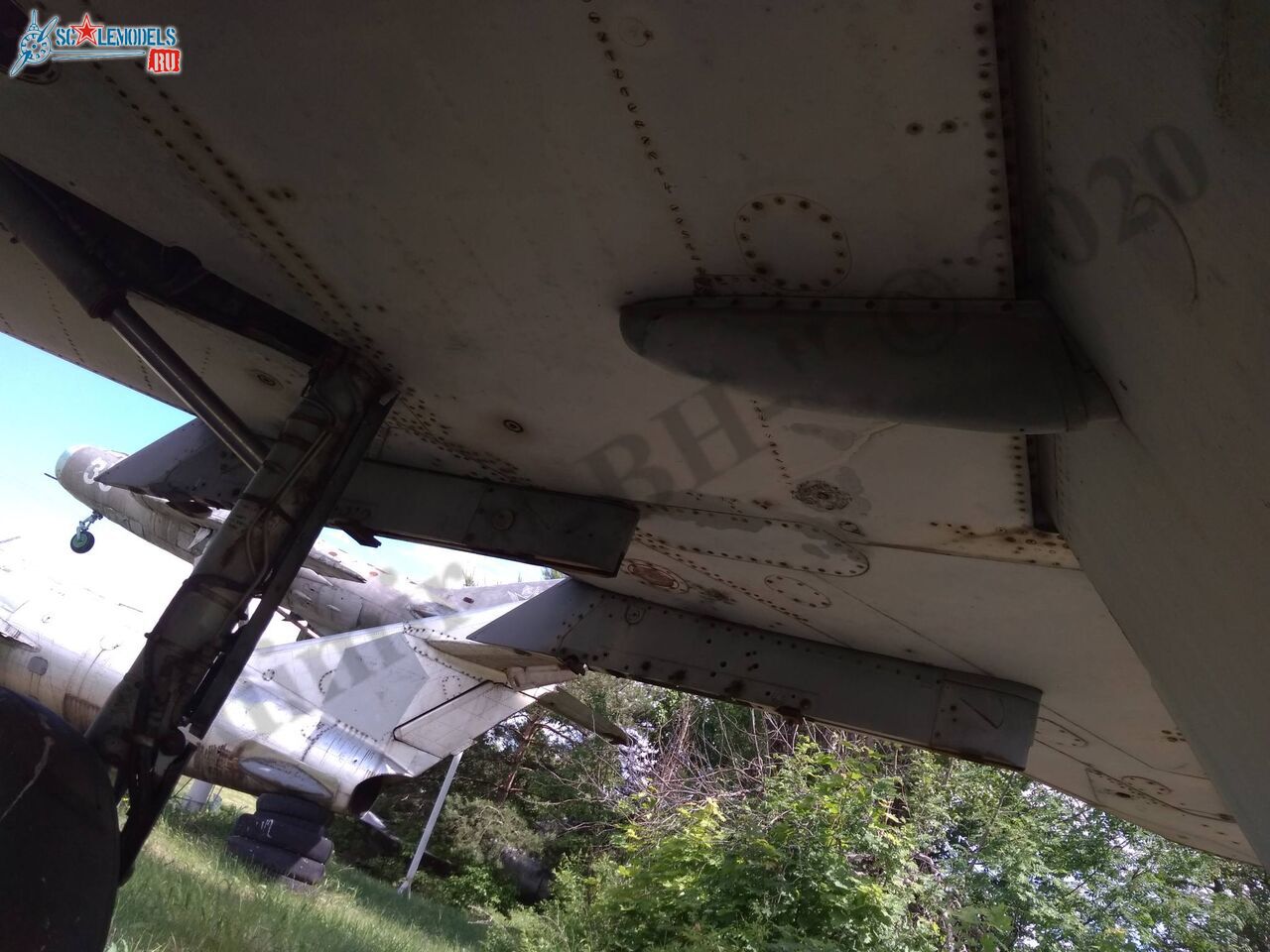 MiG-21SM_Lugansk_83.jpg