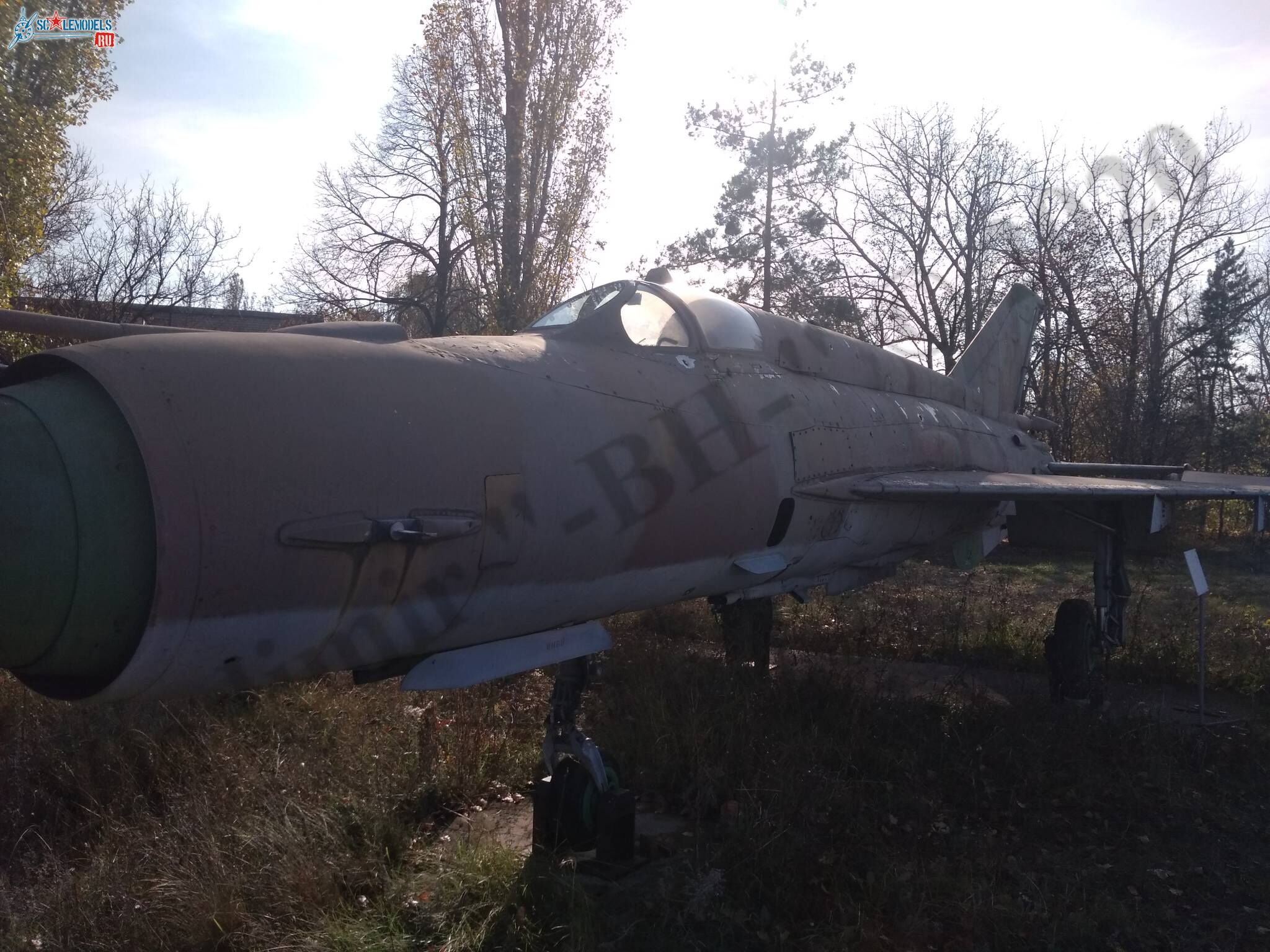 MiG-21SM_Lugansk_34.jpg