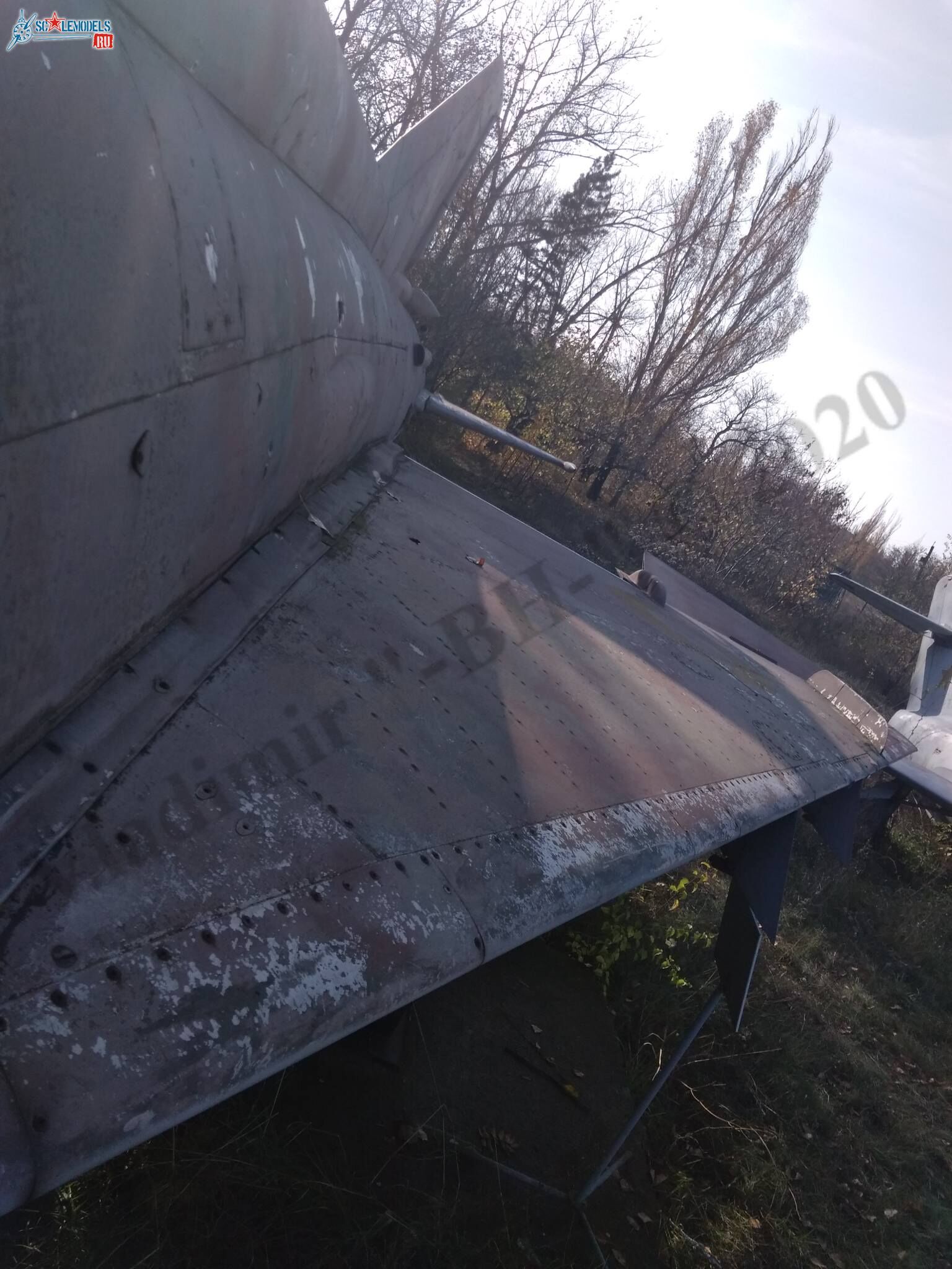 MiG-21SM_Lugansk_37.jpg