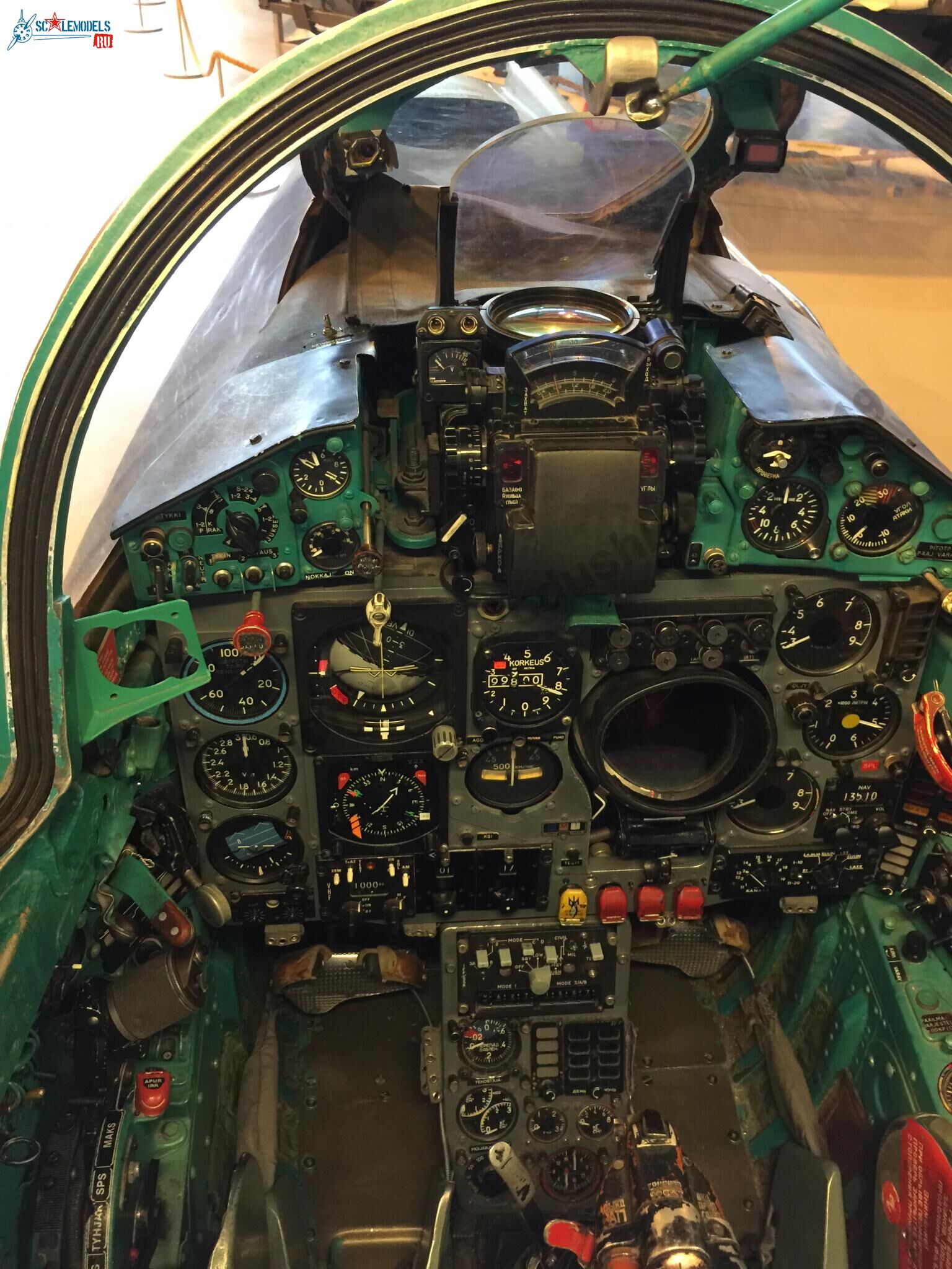 MiG-21bis_cockpit_0.jpg